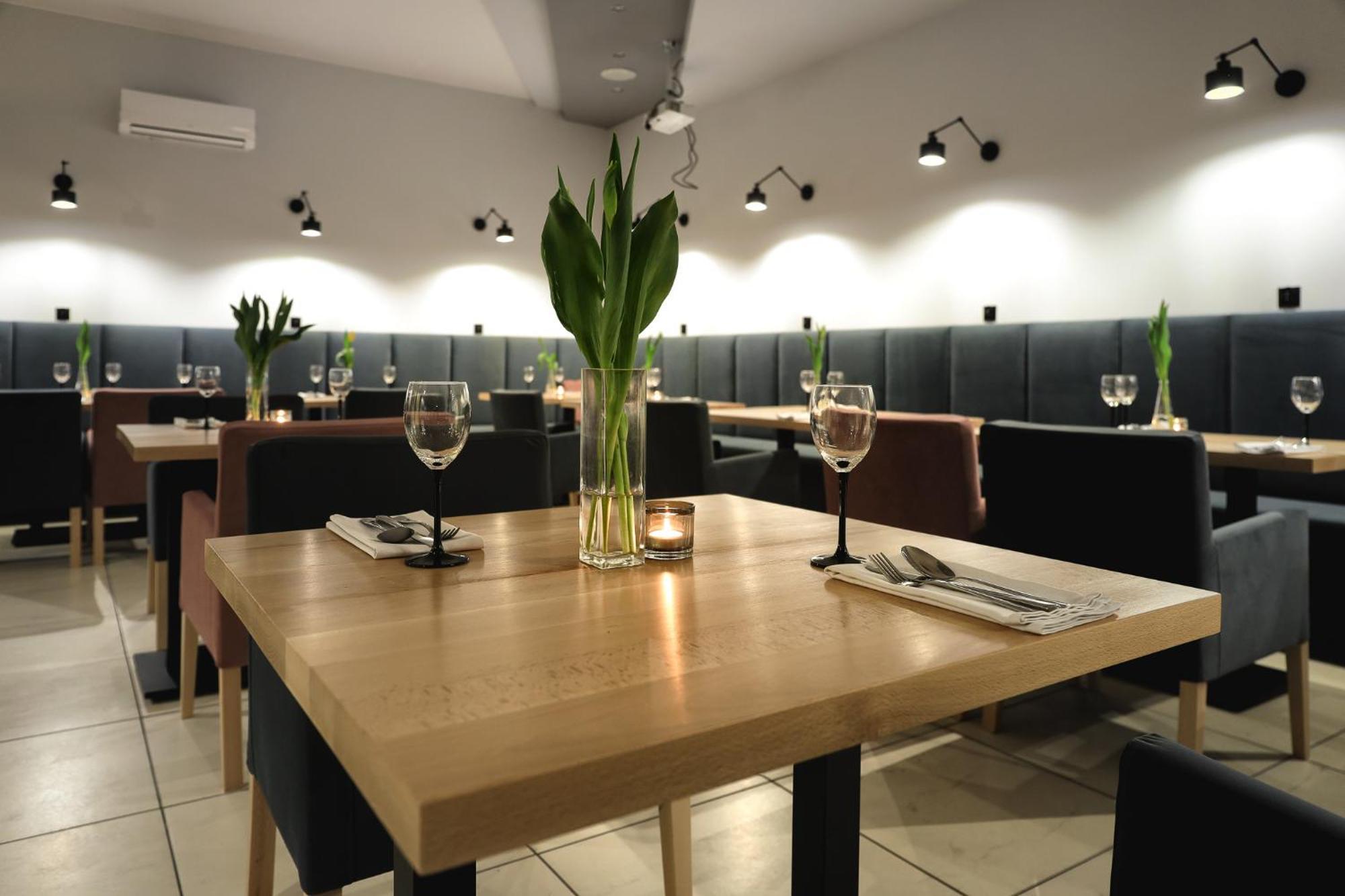 Dworek Rozany Hotel & Restauracja Namysłów Εξωτερικό φωτογραφία